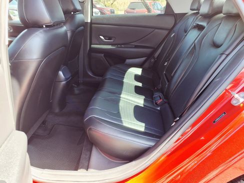 Certified 2022 Hyundai Elantra Limited w/ Cargo Package FWD image 17