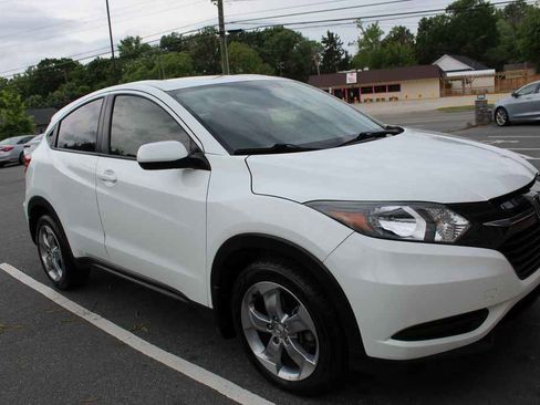 Used 2018 Honda HR-V LX image 3