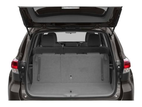Used 2019 Toyota Highlander LE FWD image 11
