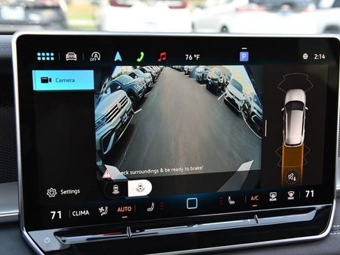 Used 2025 Volkswagen Tiguan SE w/ Panoramic Sunroof Package AWD/4WD image 14