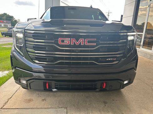 Used 2023 GMC Sierra 1500 AT4 w/ AT4 Premium Package AWD/4WD image 3