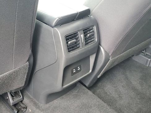 Used 2024 Nissan Rogue SV image 28