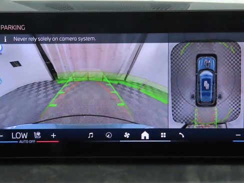 New 2026 BMW X7 xDrive40i w/ Premium Package image 16