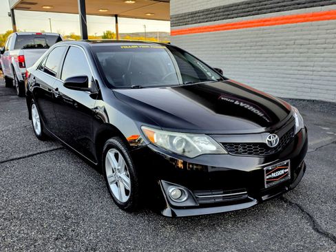 Used 2014 Toyota Camry SE image 7
