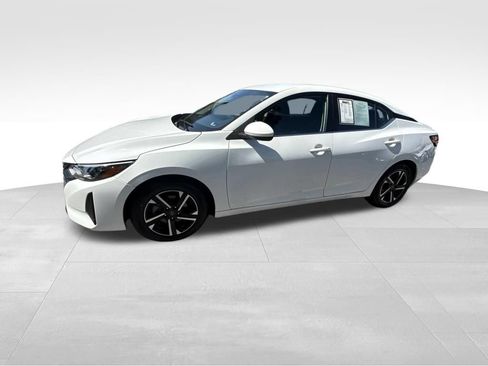 Used 2024 Nissan Sentra SV FWD image 2