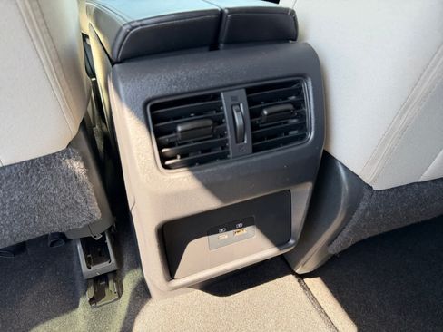 Used 2023 Nissan Rogue SV FWD image 13