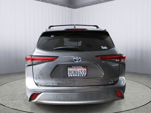Used 2023 Toyota Highlander XLE AWD/4WD image 6