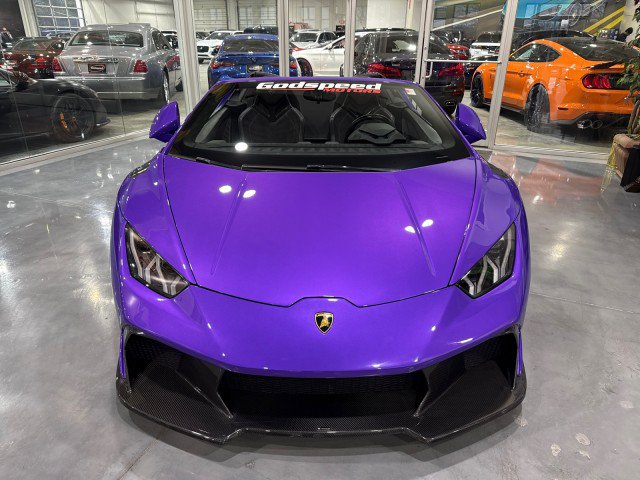 Used 2017 Lamborghini Huracan LP 610-4 AWD/4WD image 2