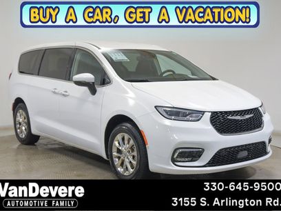 Used 2023 Chrysler Pacifica Touring-L