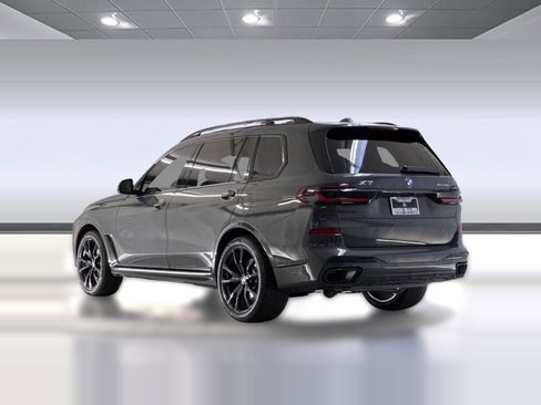 Used 2025 BMW X7 xDrive40i w/ M Sport Package AWD/4WD image 3