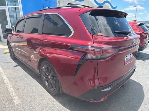 Used 2023 Toyota Sienna XSE FWD image 8