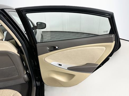 Used 2013 Hyundai Accent GLS w/ Premium Pkg image 26