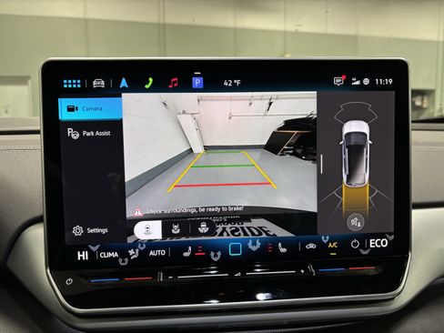 New 2025 Volkswagen ID.4 Pro image 22