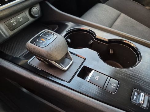Used 2024 Nissan Rogue SV FWD image 27