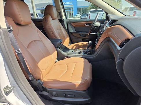 Used 2016 Chevrolet Traverse LT FWD image 19