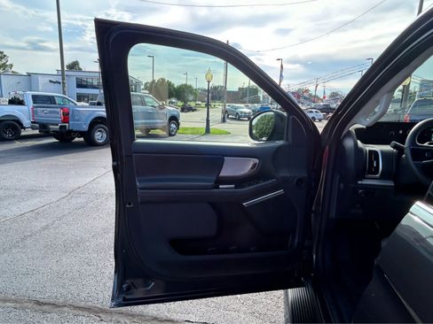 Used 2025 Ford Expedition Active AWD/4WD image 25