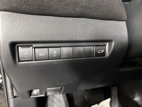 Used 2023 Toyota Venza XLE AWD/4WD image 21