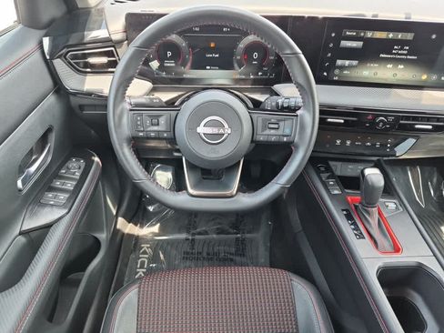 Used 2025 Nissan Kicks SR AWD/4WD image 8