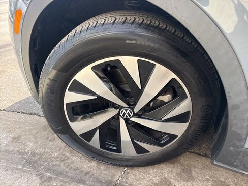 Used 2023 Volkswagen ID.4 Pro image 10