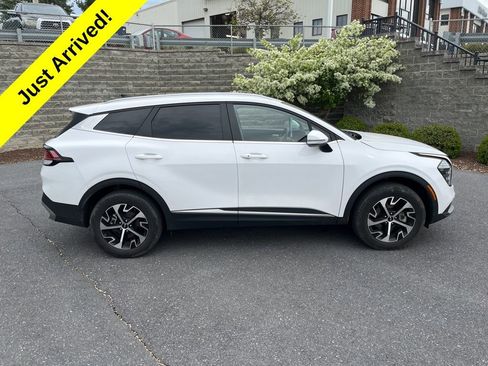 Used 2024 Kia Sportage EX image 2