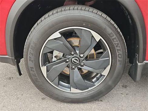 Used 2024 Nissan Rogue SV w/ SV Premium Package image 13