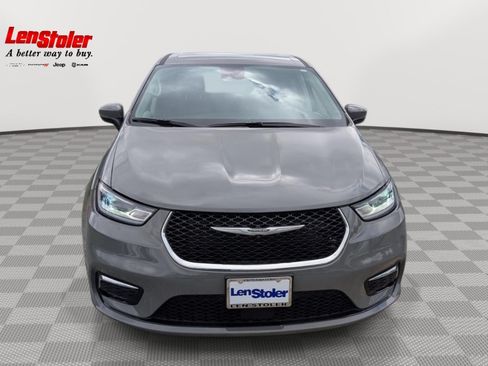 Used 2023 Chrysler Pacifica Touring-L FWD image 8