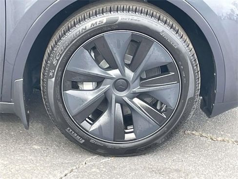Used 2025 Tesla Model Y Long Range image 35