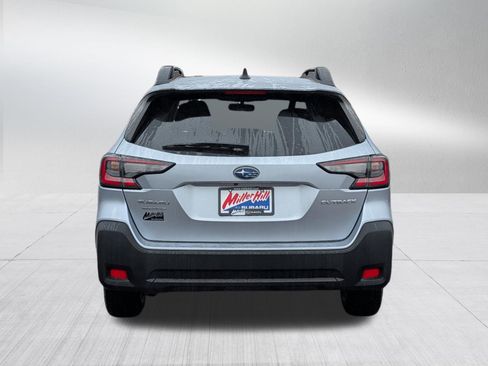 Used 2023 Subaru Outback Premium AWD/4WD image 6