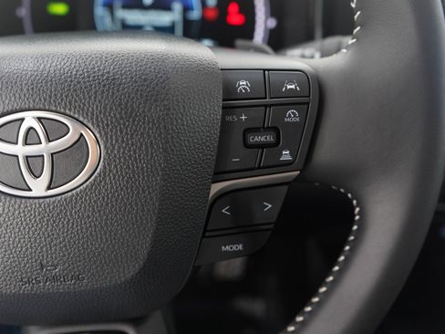 Used 2025 Toyota Camry SE image 23