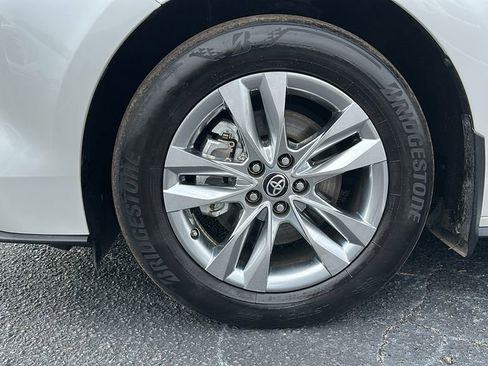 Used 2024 Toyota Sienna Limited image 14