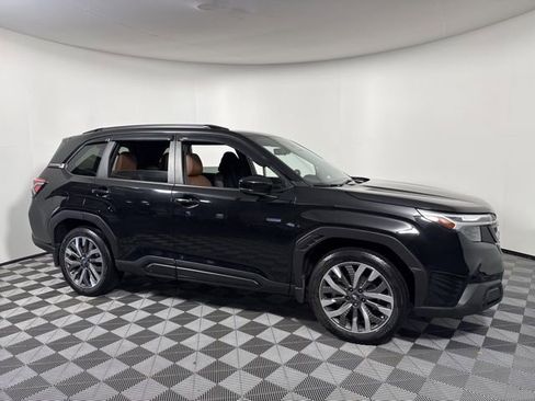 Used 2025 Subaru Forester Touring image 9