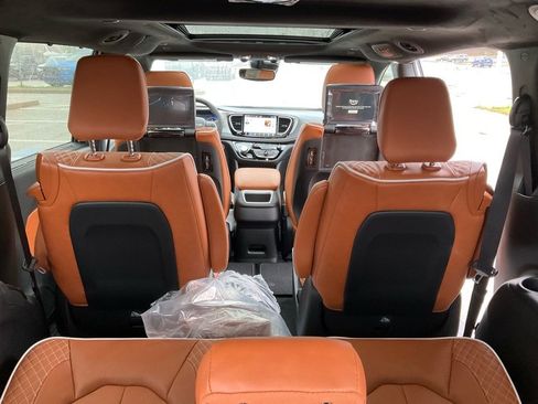 New 2026 Chrysler Pacifica Pinnacle w/ Trailer Tow Group image 33