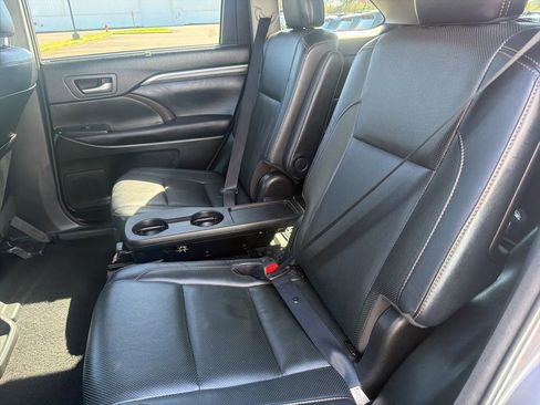Used 2018 Toyota Highlander Limited image 19