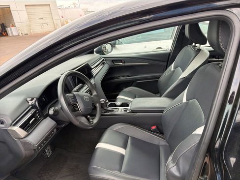 Used 2025 Toyota Camry SE FWD image 2