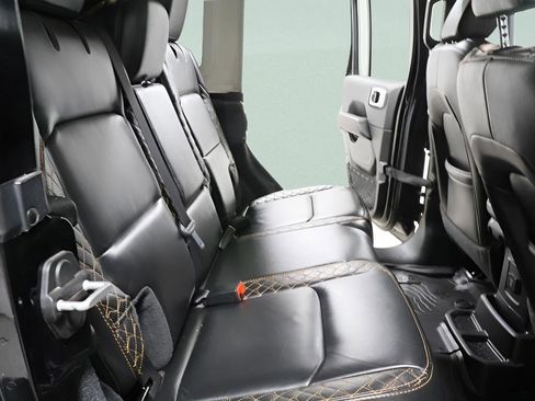 Used 2021 Jeep Wrangler Unlimited Sahara image 28