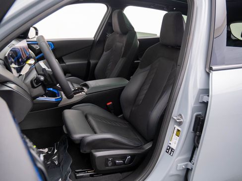 Certified 2025 BMW X3 xDrive30i w/ Premium Package image 15