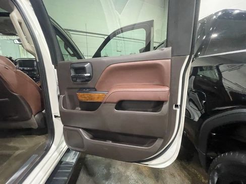 Used 2015 Chevrolet Silverado 1500 High Country image 11