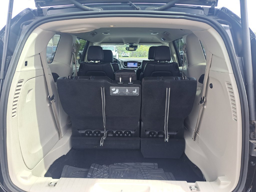 Used 2021 Chrysler Pacifica Touring-L FWD image 27
