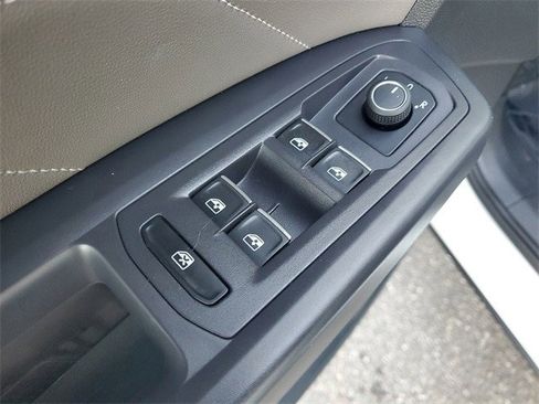 Used 2021 Volkswagen Atlas Cross Sport SE image 15