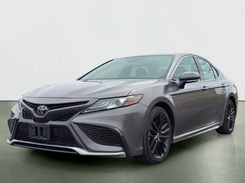 Used 2024 Toyota Camry XSE FWD image 2
