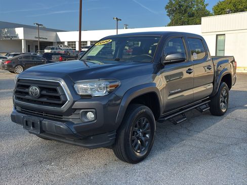 Used 2020 Toyota Tacoma SR5 RWD image 4