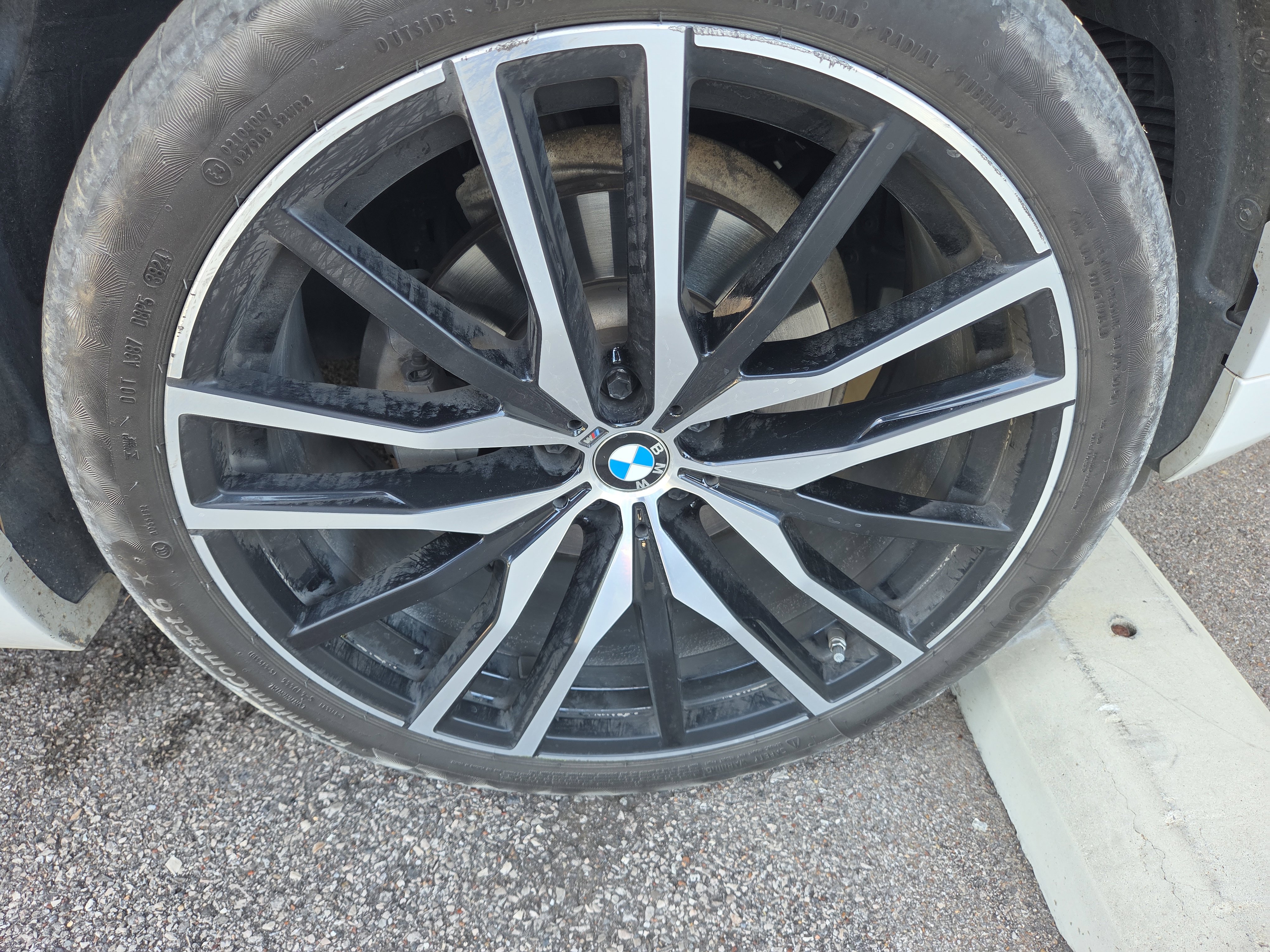 Used 2019 BMW X5 xDrive40i w/ M Sport Package AWD/4WD image 13