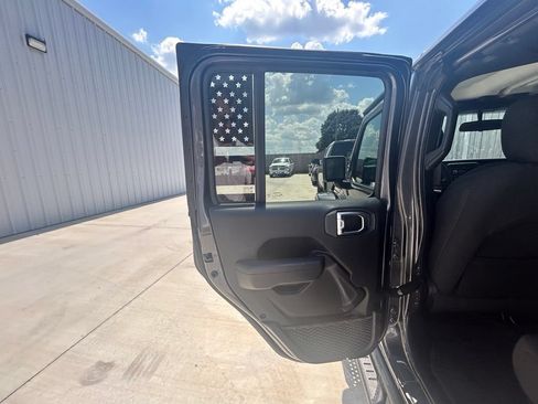 Used 2023 Jeep Gladiator Sport AWD/4WD image 12