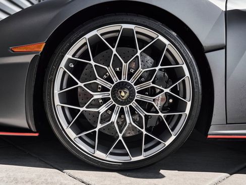 Used 2023 Lamborghini Huracan STO RWD image 3