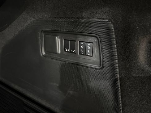 Used 2024 Cadillac Escalade ESV Premium Luxury AWD/4WD image 45