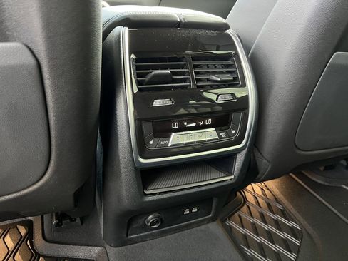 Used 2022 BMW X7 M50i w/ Cold Weather Package AWD/4WD image 31