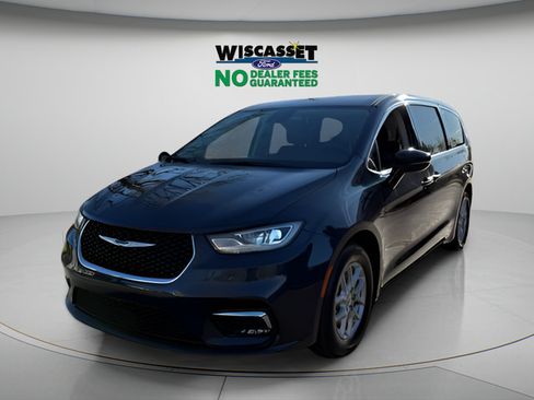 Used 2024 Chrysler Pacifica Touring-L FWD image 18