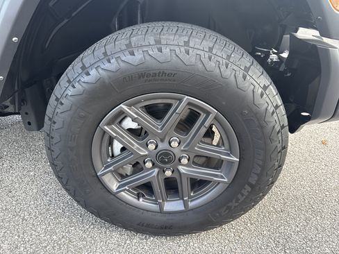 Used 2024 Jeep Wrangler Unlimited Sport AWD/4WD image 12