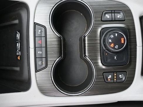 Used 2021 GMC Acadia SLT w/ Premium Package image 19