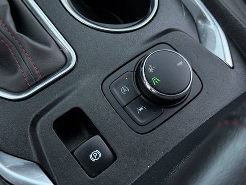 Used 2023 Chevrolet Traverse RS FWD image 22